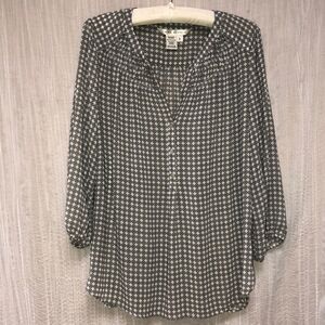 Max Studio S Medallion Print Long Sleeve Pullover 3 Button Front V-Neck Blouse